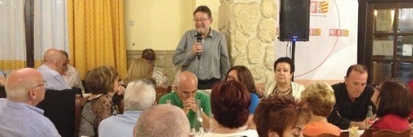 El secretario general del PSPV, Ximo Puig, durante una cena con militantes y simpatizantes.