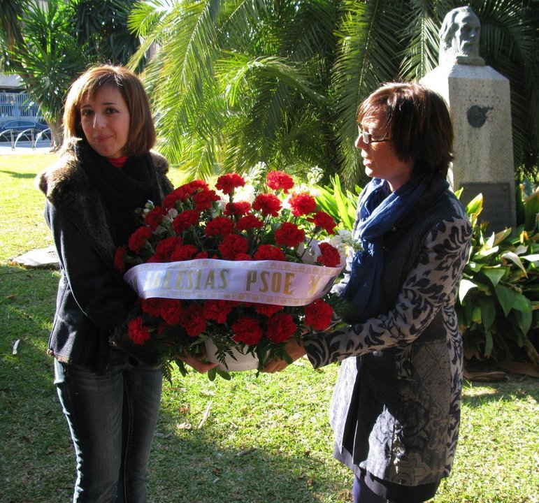 Auxiliadora Jiménez (UGT) y María Gámez (PSOE), en el acto de homenaje a Pablo Iglesias en Málaga.