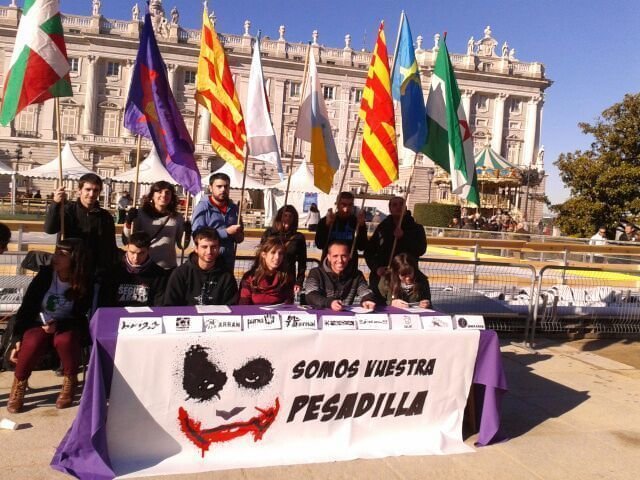 Acto frente al Palacio Real de Madrid de partidos independentistas.