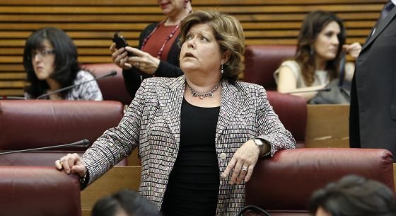 La ex presidenta de las Cortes Valencianas, Milagrosa Martínez, en su actual escaño.
