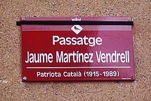 Placa de la calle dedicada a Jaume Martínez Vendrell en Santa Coloma de Cervelló.