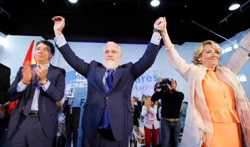 Ignacio González, Miguel Arias Cañete y Esperanza Aguirre, en un mitin electoral en Madrid.