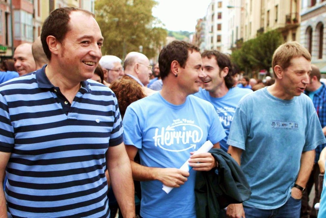 Los dirigentes de Sortu Pernando Barrena, Hasier Arraiz y Rufi Etxebarría, en una manifestación a favor de los presos de ETA.