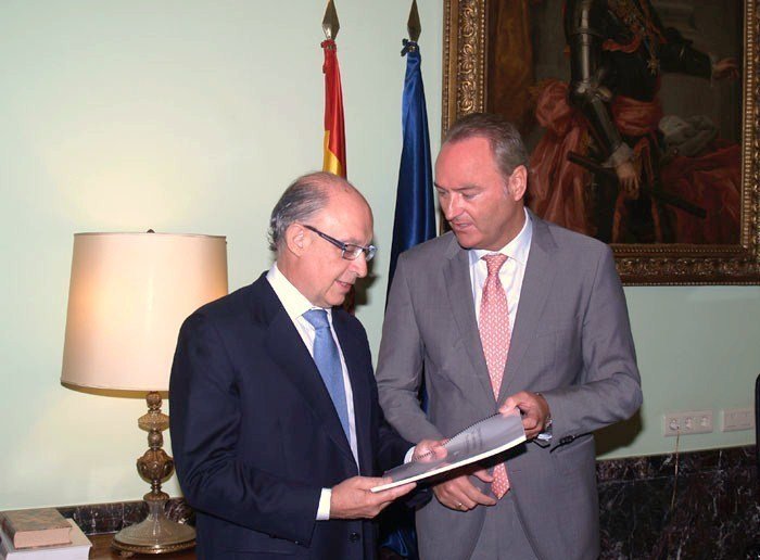 El ministro de Hacienda, Cristóbal Montoro, con el presidente valenciano, Alberto Fabra.
