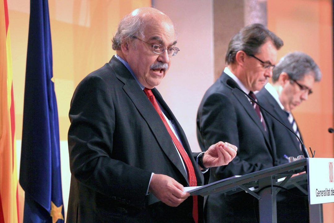 El consejero catalán de Economía, Andreu Mas Colell, junto al presidente Artur Mas y el portavoz Francesc Homs.