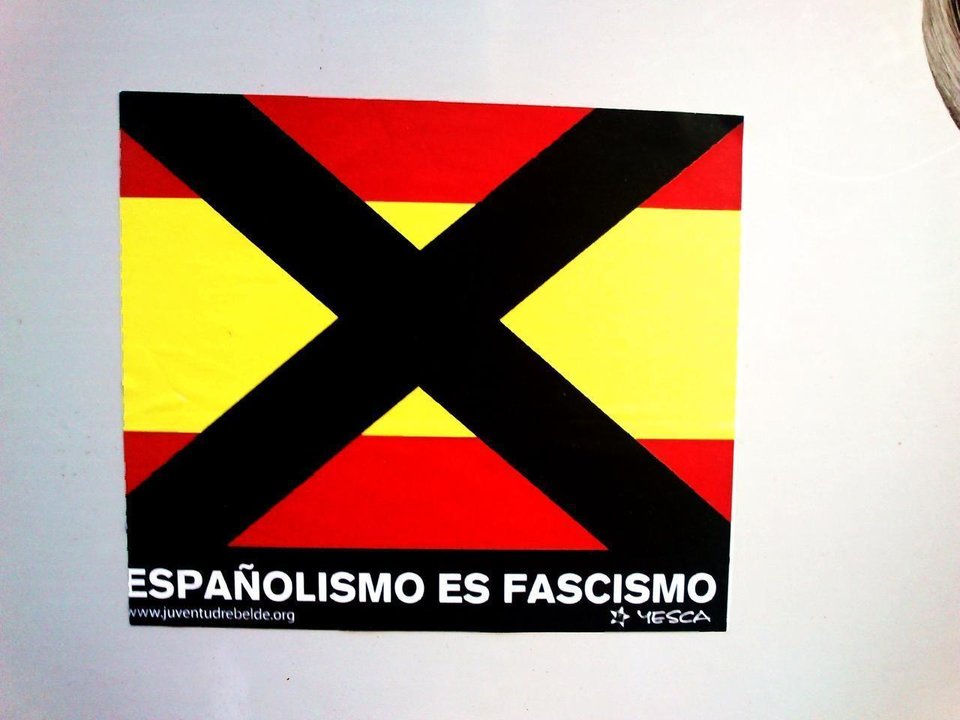 Pegatina de los nacionalistas castellano de Yesca en Madrid contra el "españolismo".