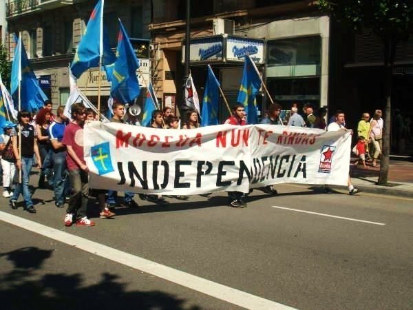 Manifestación de Darréu por Oviedo.