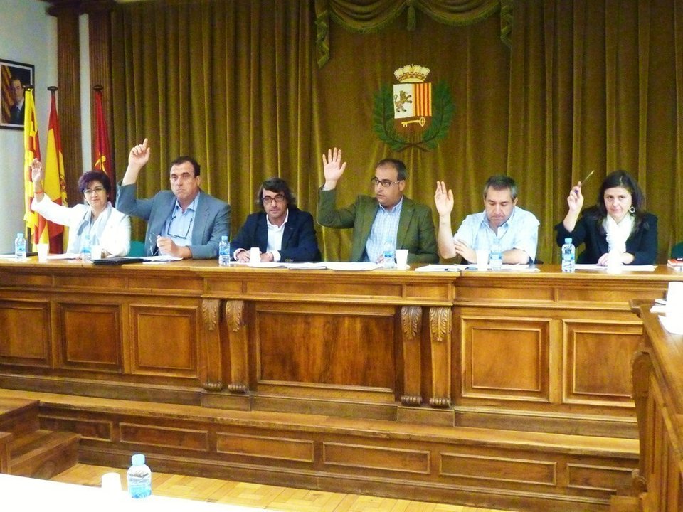 Votación en el ayuntamiento de Viella sobre el referéndum independentista del 9 de noviembre.