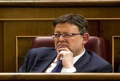 Ximo Puig, sentado en su escaño del Congreso de los Diputados.