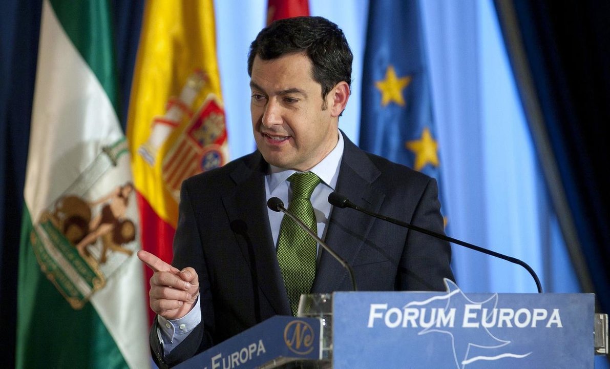 Juanma Moreno interviene en el Foro Nueva Economía, en Madrid.