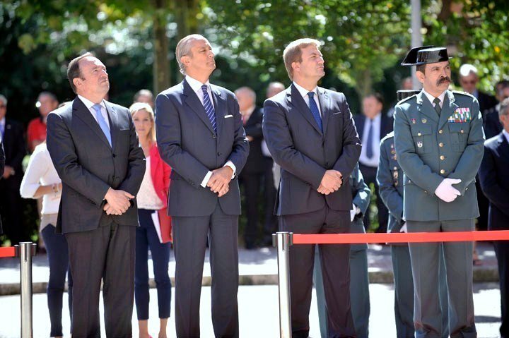 El presidente de La Rioja, Pedro Sanz, y el director de la Guardia Civil, Arsenio Fernández de Mesa, en un acto de la Benemérita.