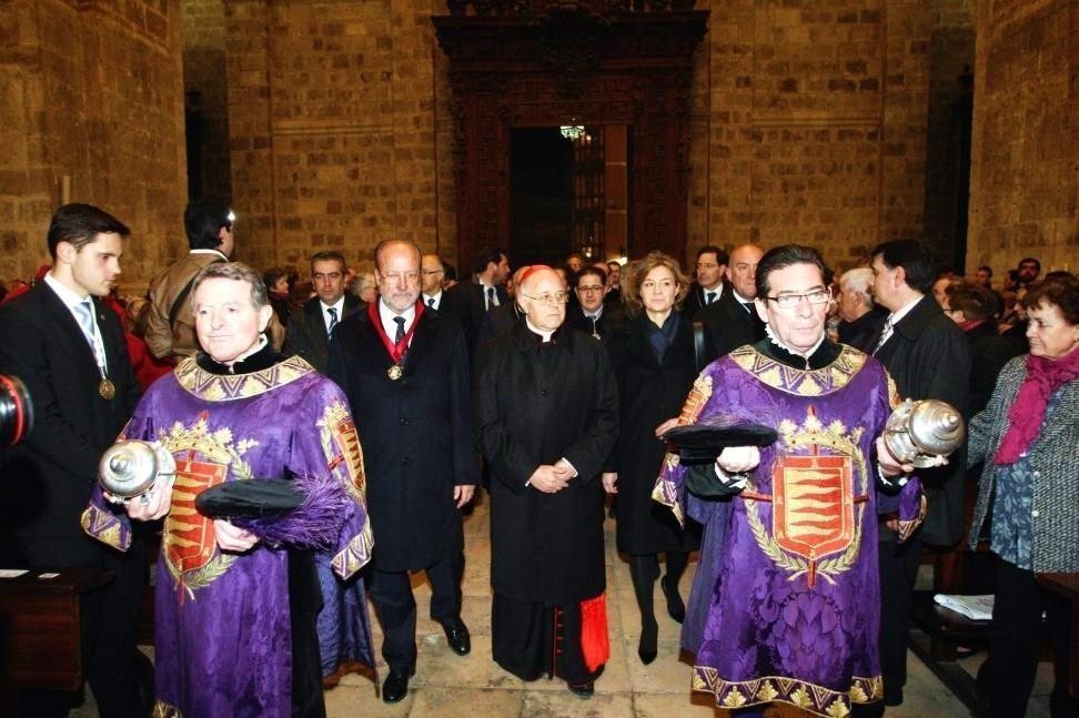 El alcalde de Valladolid, Javier León de la Riva (izquierda), en el pregón de Semana Santa.