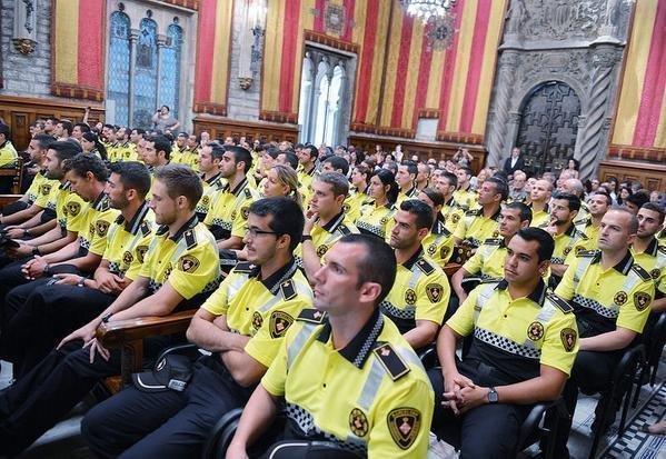 Agentes de la Guardia Urbana en acto celebrado en el Ayuntamiento de Barcelona