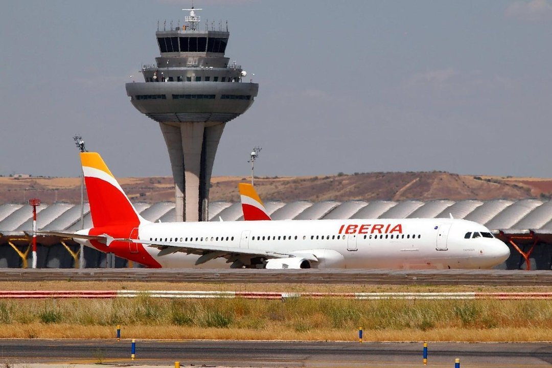 Avión de Iberia en el aeropuerto de Barajas.