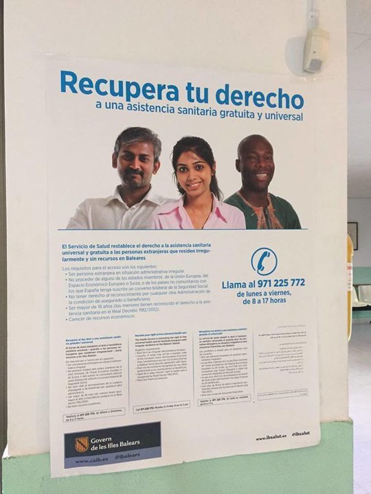 Cartel informativo en un centro de salud de Baleares.
