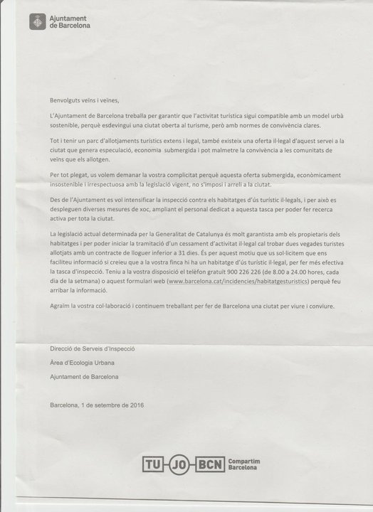 Carta del ayuntamiento de Barcelona animando a denunciar pisos turísticos ilegales.