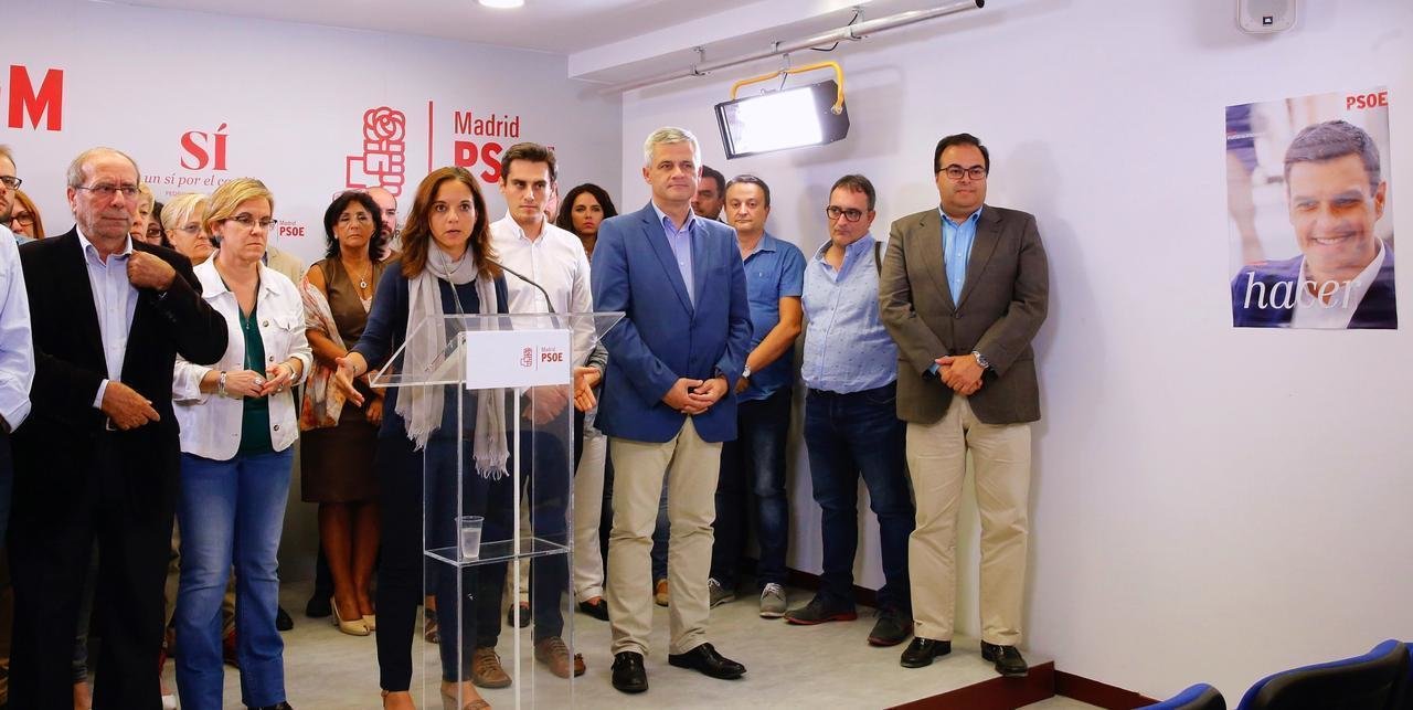 Comparecencia de Sara Hernández y otros dirigentes del PSOE-M antes del Comité Federal del 1 de octubre.