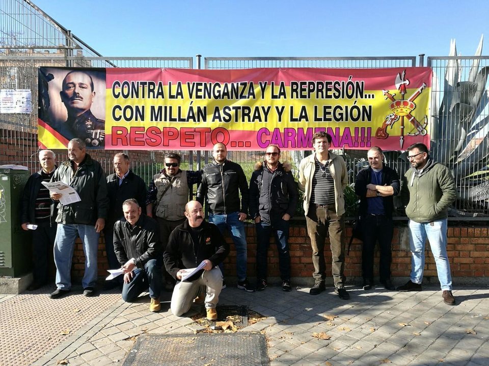 Miembros de la plataforma en defensa de la calle General Millán Astray.