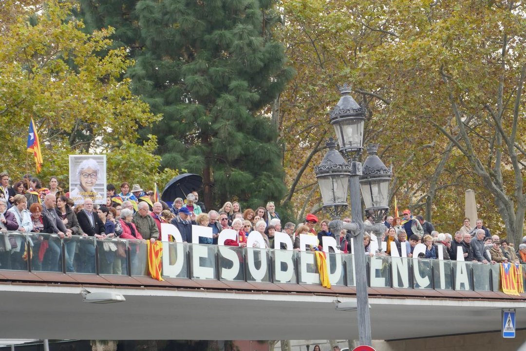 Manifestación independentista en Cataluña pidiendo "desodediencia".