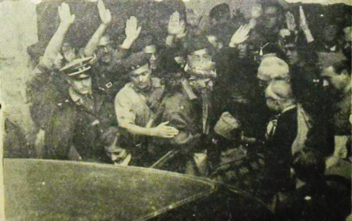 José Millán Astray y Miguel de Unamuno, a la salida del acto en la Universidad de Salamanca en 1936.