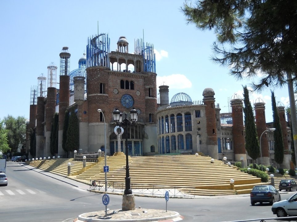 Catedral de Mejorada del Campo (Madrid) que construye el labrador Justo Gallego.
