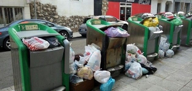 Acumulación de basura en contenedores de Santander.