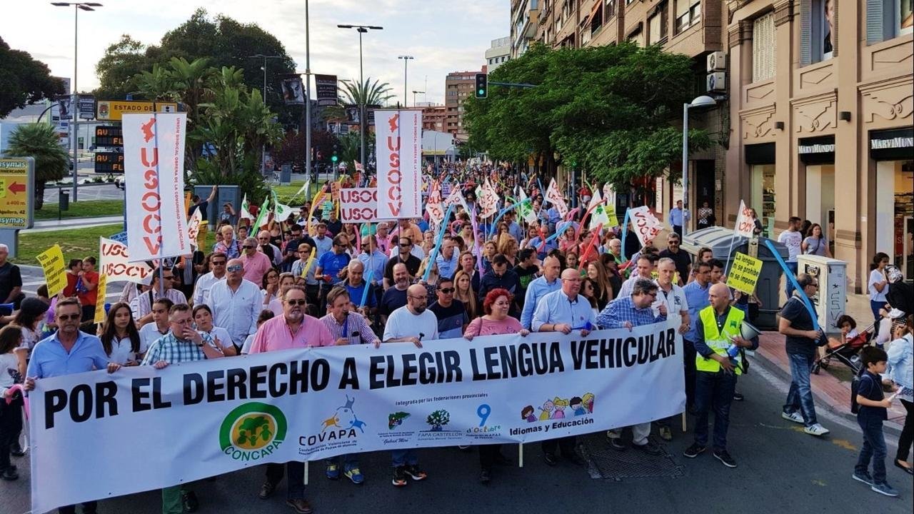 Manifestación en Alicante contra el decreto plurilingüe valenciano.