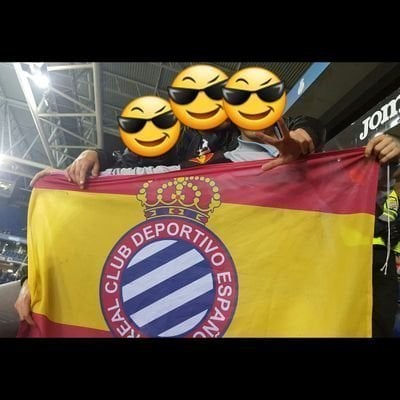 Seguidores del Espanyol con banderas de Tabarnia