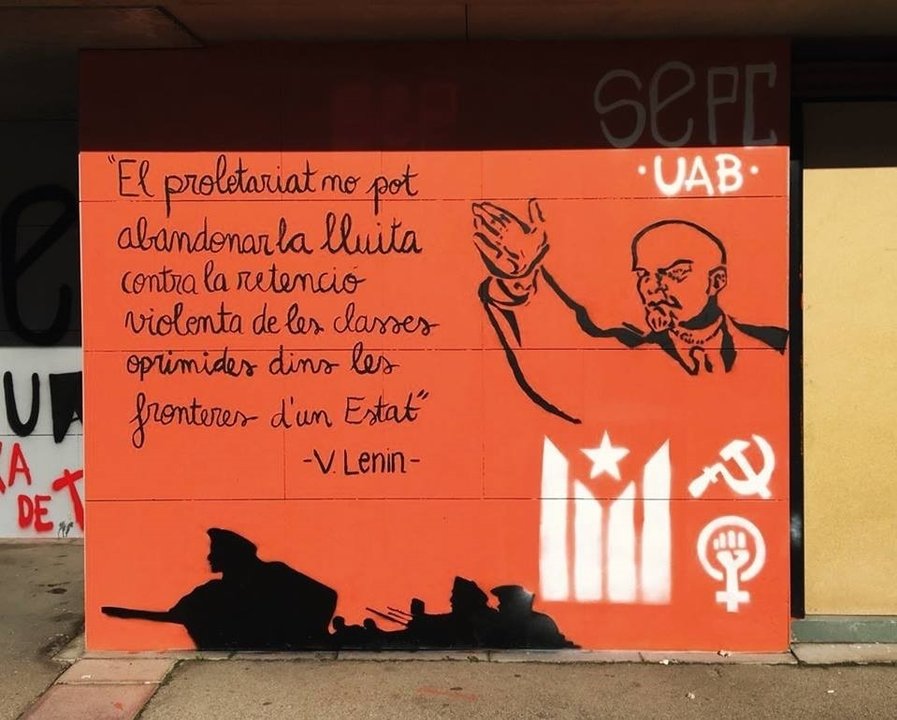 El muro pintado por los radicales de izquierdas de la Universidad Autónoma de Barcelona