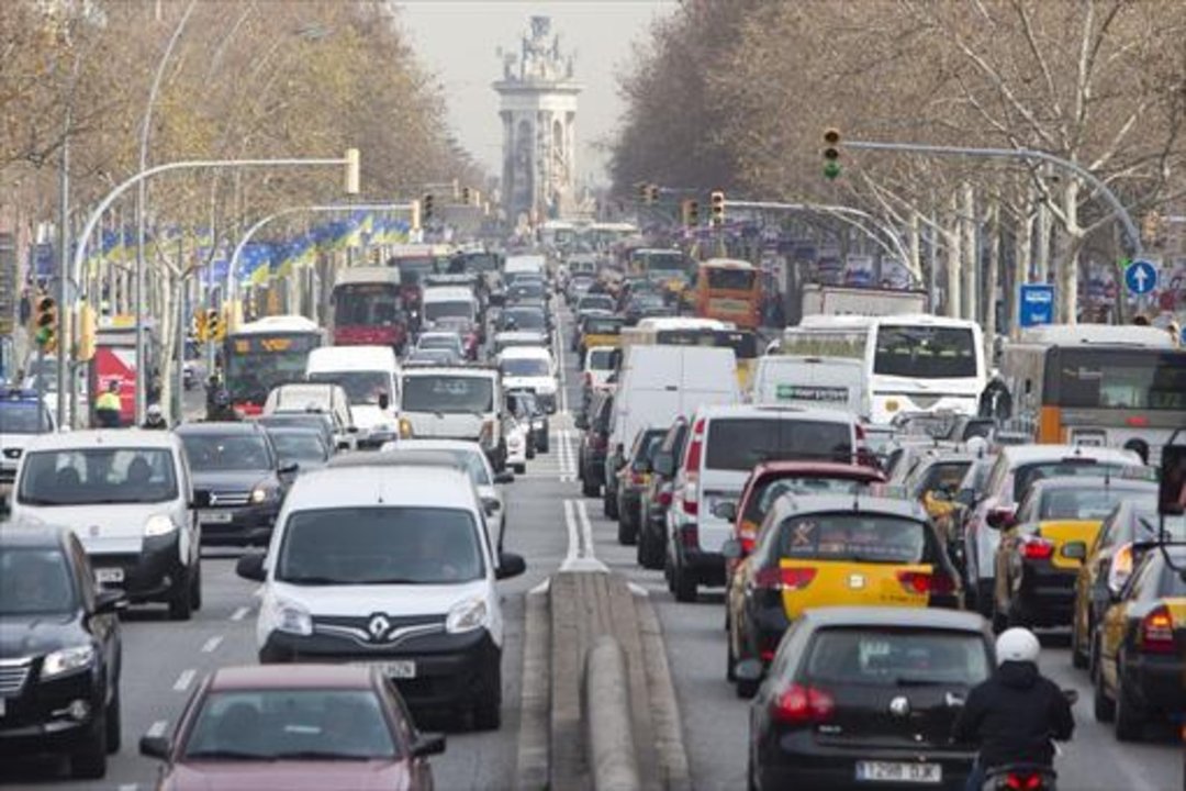 Barcelona prohibirá la circulación a determinados vehículos en 2019