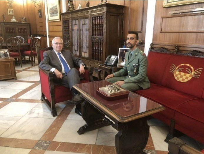 El alcalde de Melilla recibe al Legionario Navas