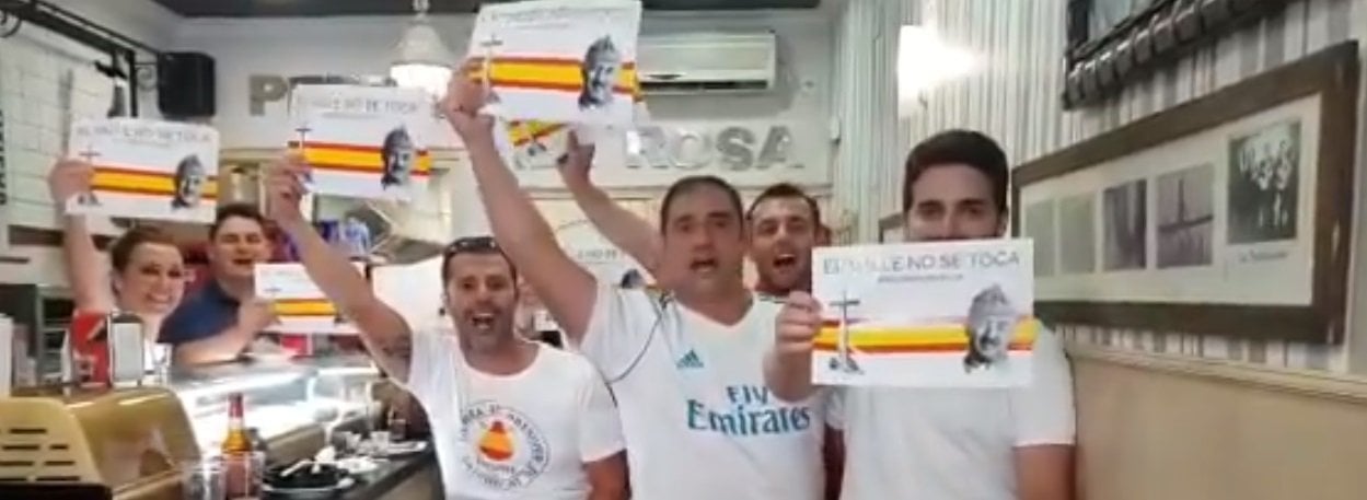 Carlos Clara, con camiseta del Real Madrid.