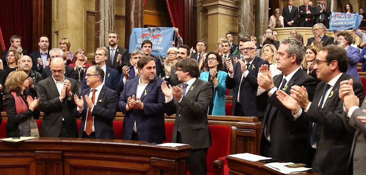 El Govern de Puigdemont, en la declaración de independencia en el Parlament de Cataluña. Foto de archivo.