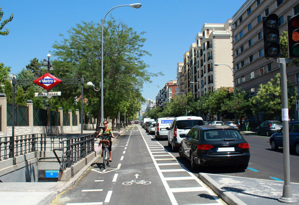 La plataforma &#34;Madrid Lo Vale&#34; centra su protesta en la inversión del carril bici de la calle Santa Engracia.
