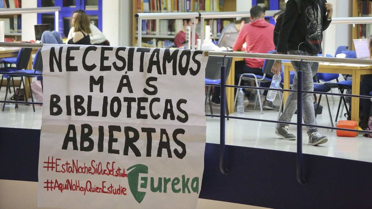 Pancarta en la Biblioteca de la Universidad de Málaga.