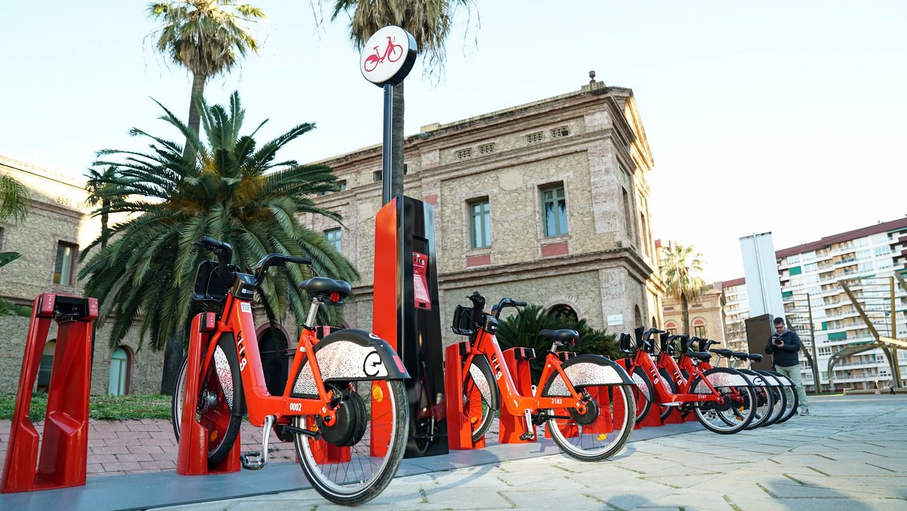 Puesto de bicicletas eléctricas en Barcelona.