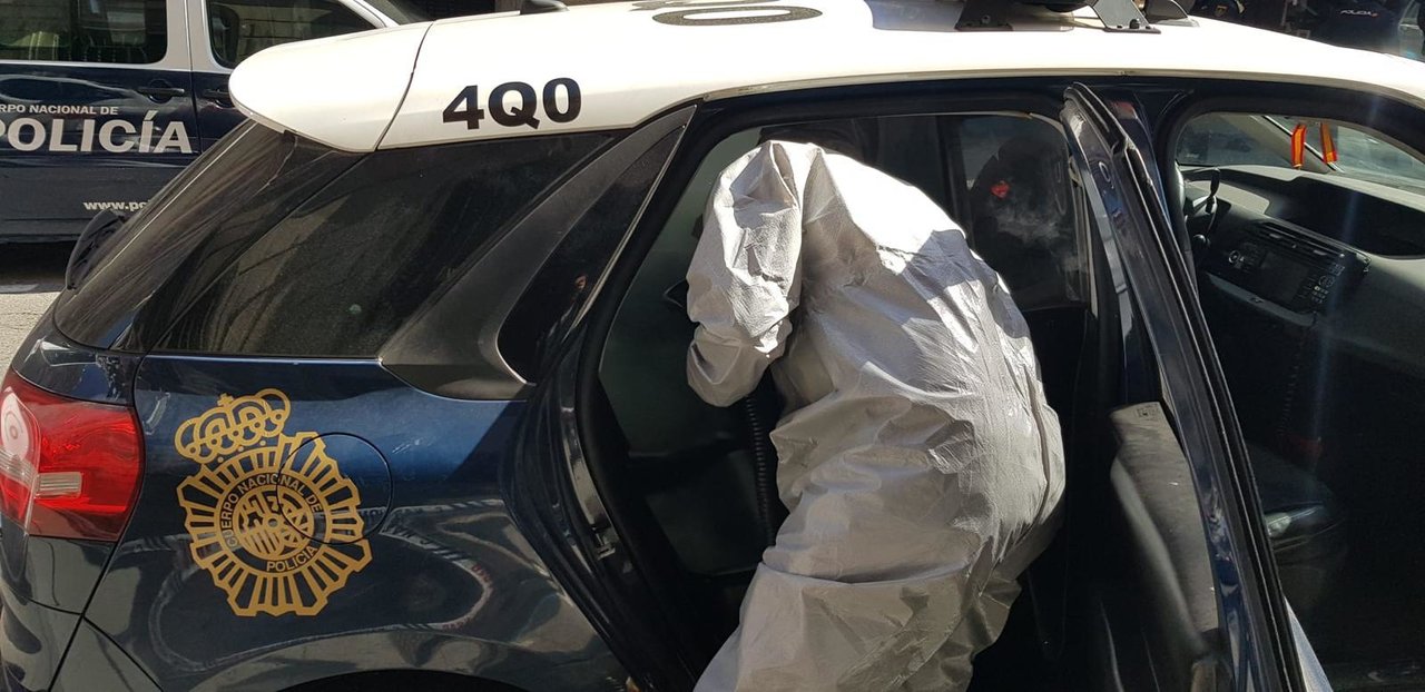 Primera Imagen Limpiezas S.L desinfecta coches de la Policía Nacional