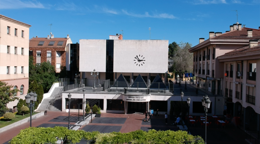 La biblioteca municipal Miguel de Cervantes de Pozuelo de Alarcón.