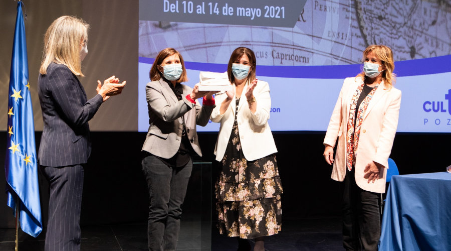 Pérez Quislant entrega el II Premio de Novela Histórica de Pozuelo de Alarcón a María Montesinos