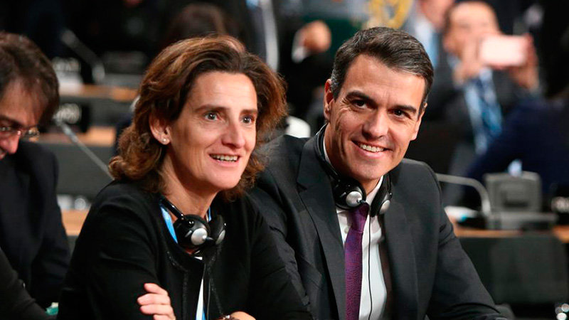 Teresa Ribera y Pedro Sánchez.