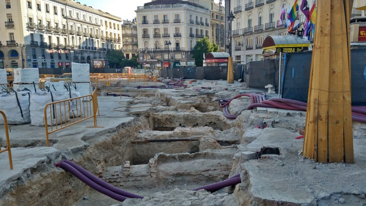 Restos arqueológicos aparecidos en la Puerta del Sol
