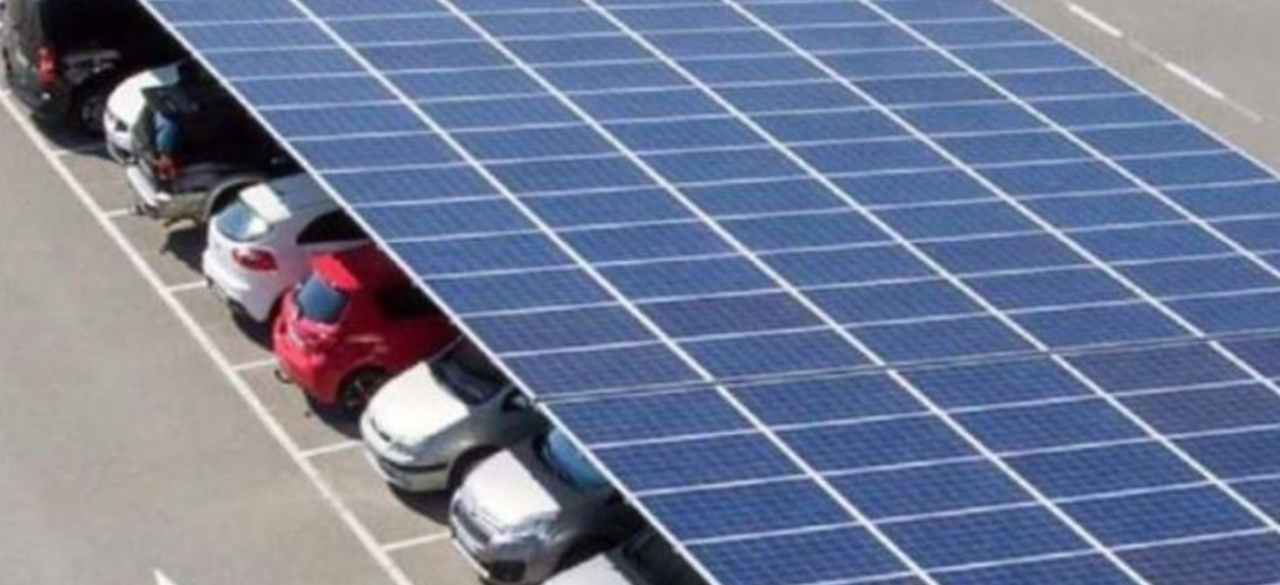 Imagen que utiliza Presidencia para ilustrar su proyecto de aparcamiento con placas solares.