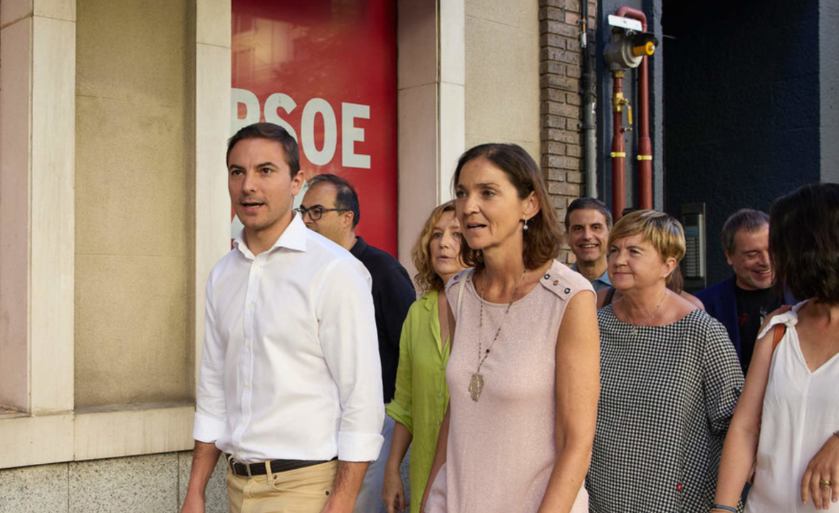 La ministra de Industria, Comercio y Turismo, Reyes Maroto, y el secretario general de los socialistas en la Comunidad de Madrid, Juan Lobato, llegan al Comité Federal del PSOE en la sede del partido.