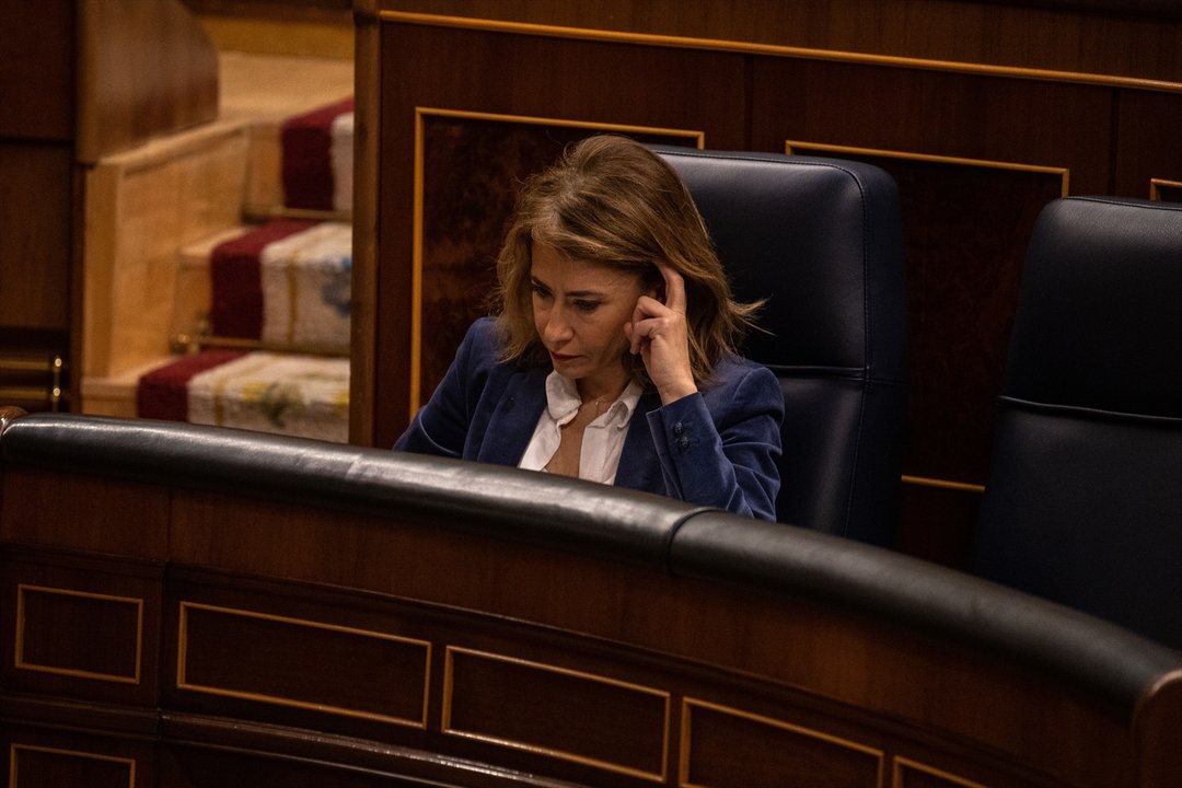 La ministra de Transporte, Movilidad y Agenda Urbana, Raquel Sánchez, durante una sesión de control al Gobierno, en el Congreso de los Diputados, a 8 de febrero de 2023, en Madrid (España). 