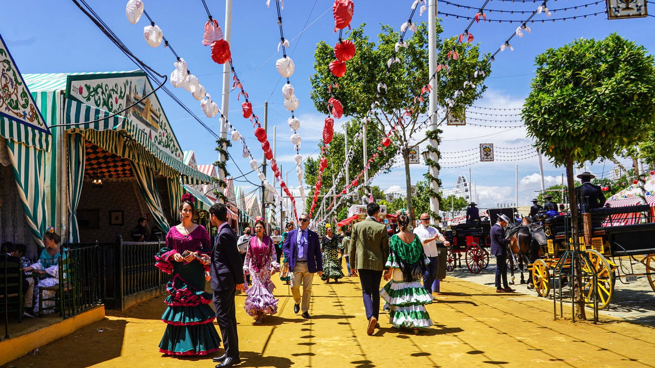 Ambiente del Real, durante el tercer día de Feria de Abril de Sevilla 2022. 