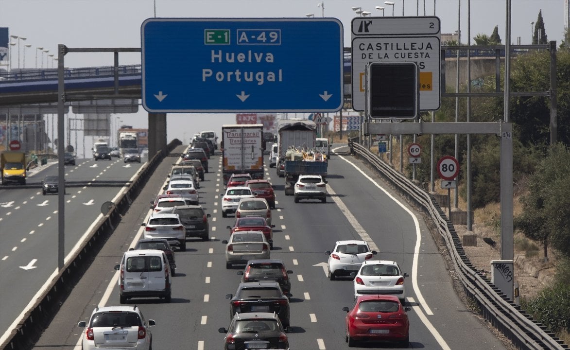 La autovía A-49 sentido Huelva-Portugal. En Sevilla (Andalucía,España).