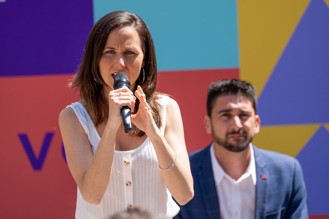 La secretaria general de Podemos y ministra de Derechos Sociales y Agenda 2030, Ione Belarra, interviene en el acto en apoyo de la candidata a la alcaldía de Sevilla Susana Hornillo, a 18 de mayo de 2023, en Sevilla, (Andalucía, España).