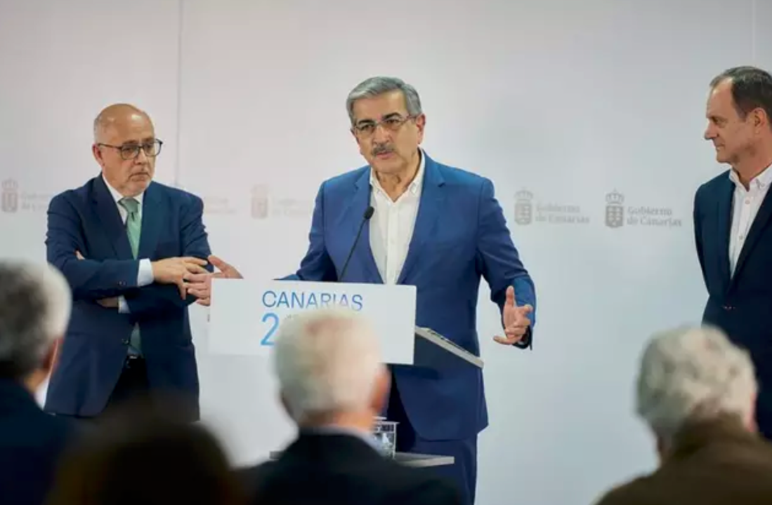 El vicepresidente del Gobierno de Canarias, Román Rodríguez, con el presidente del Cabildo de Gran Canaria, Antonio Morales.