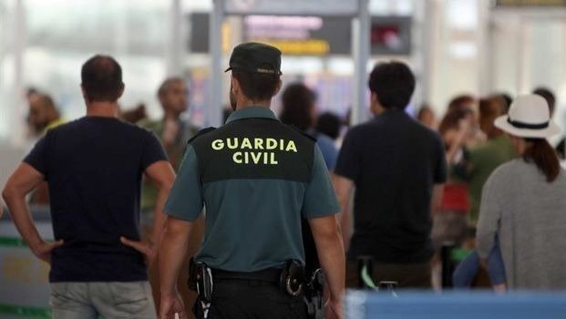 Guardia civil en el Aeropuerto Josep Tarradellas El Prat, de Barcelona. 