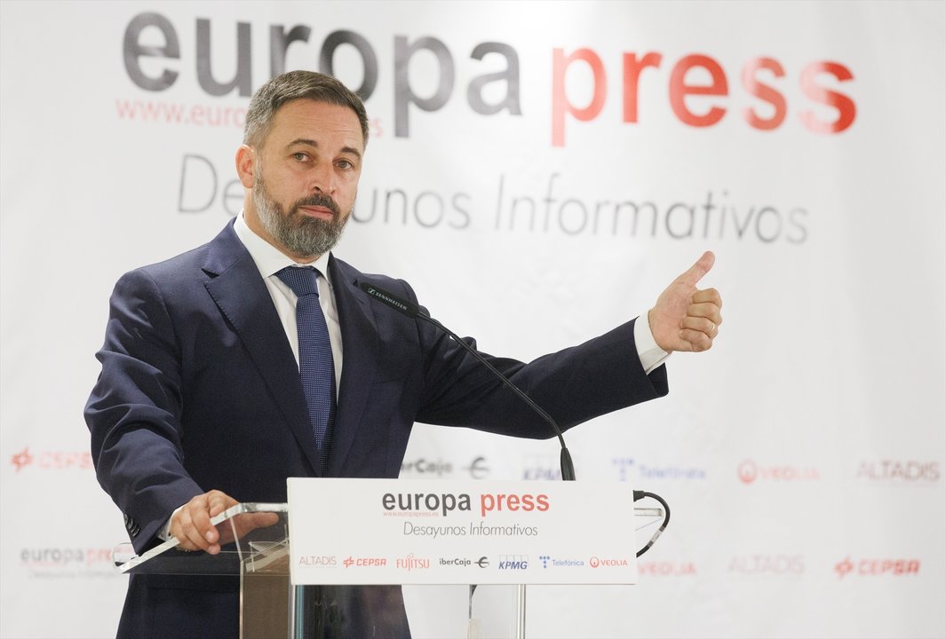 El presidente de VOX y candidato a las elecciones generales, Santiago Abascal, interviene durante un desayuno informativo de Europa Press.
